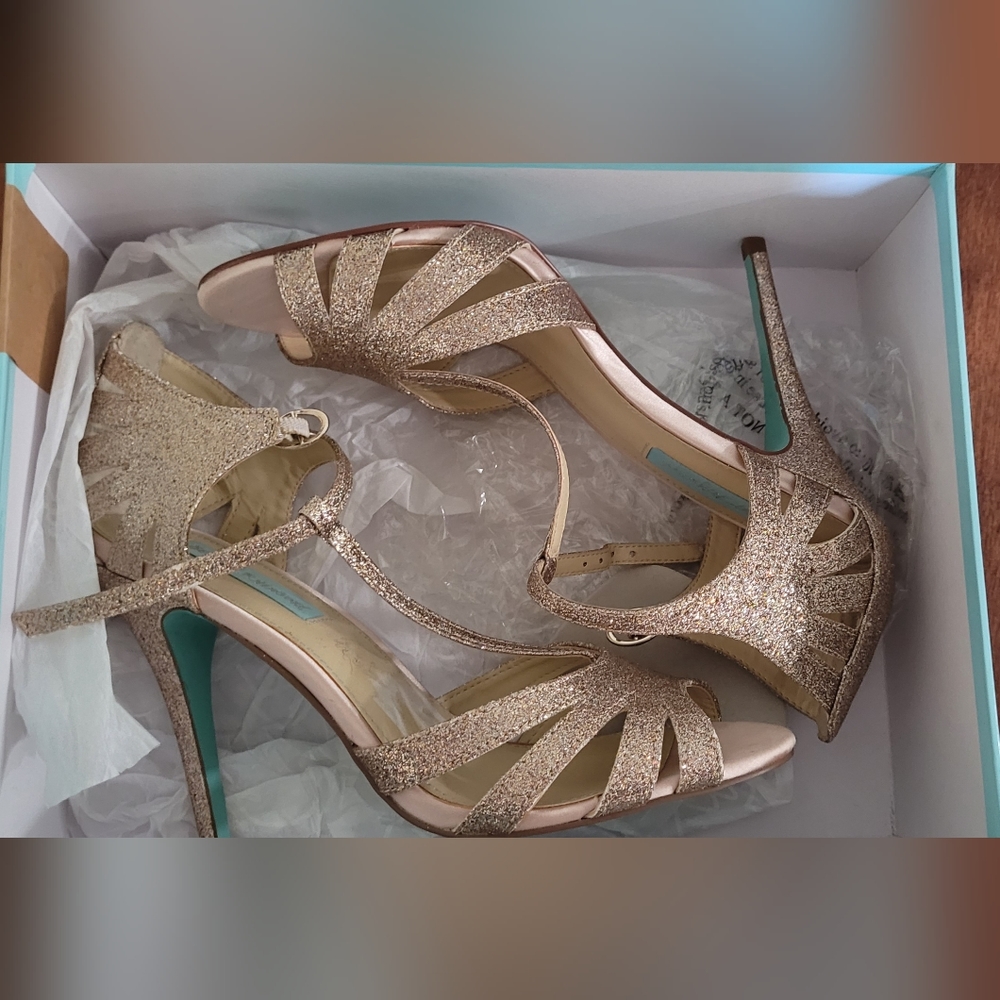 Betsey Johnson Blue Tee Sandals NEW 9